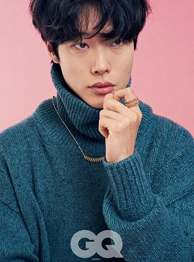 배우 류준열, ‘클래쉬 드 까르띠에’와의 완벽한 케미 자랑 