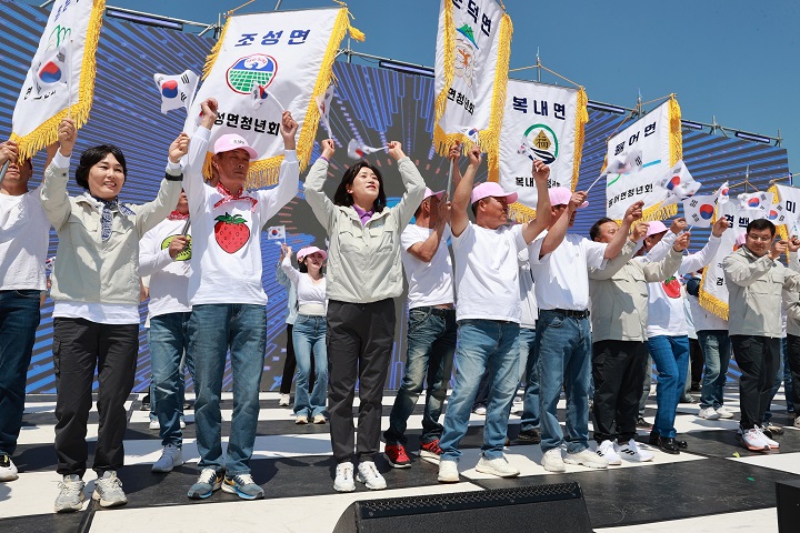 보성군 12개 읍면 보성청년연합회 회장과 읍면장이 함께한 청년연합회발대식 ⓒ보성군