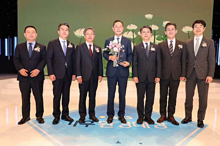 오른쪽 세번째부터) 김완섭 환경부장관, 명현관 군수, 방문신 sbs사장 ⓒ해남군