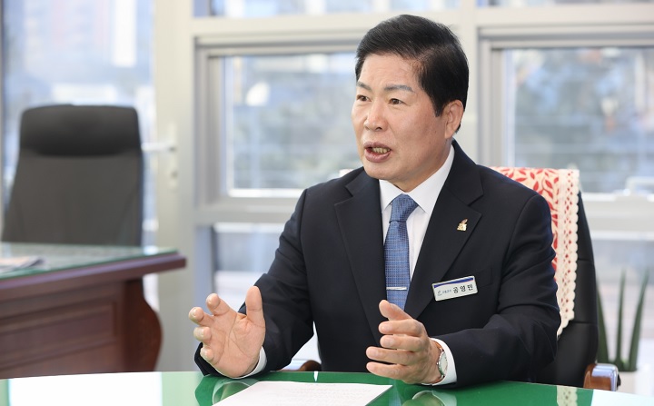 ▲스스로를 CEO라 부르며 적극적인 군정 행보를 보이고 있는 공영민 고흥군수