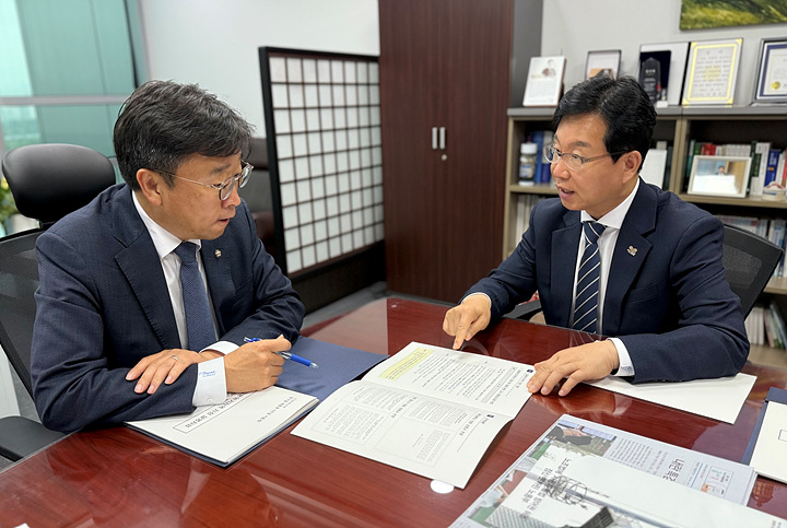 박병규 광산구청장, 이용우 의원(왼쪽)과 면담