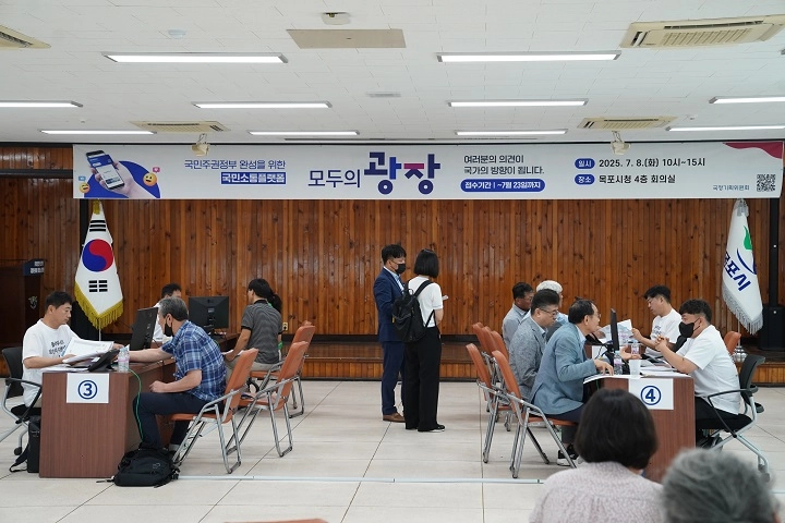 ▲목포에서 열린 ‘찾아가는 소통버스’성황(감사실)권익위원회 상담장ⓒ목포시