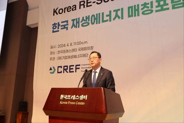 솔라시도 RE100 관련 사례 발표중인 명현관 군수 ⓒ해남군
