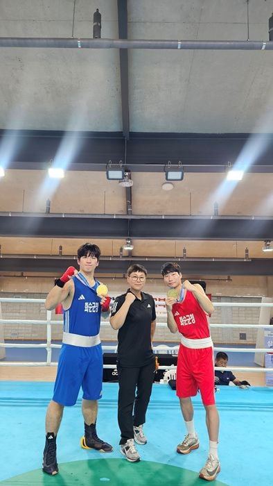 화순군청 복싱부(왼쪽부터 선현욱 선수, 박지선 코치, 성현태 선수) ⓒ화순군