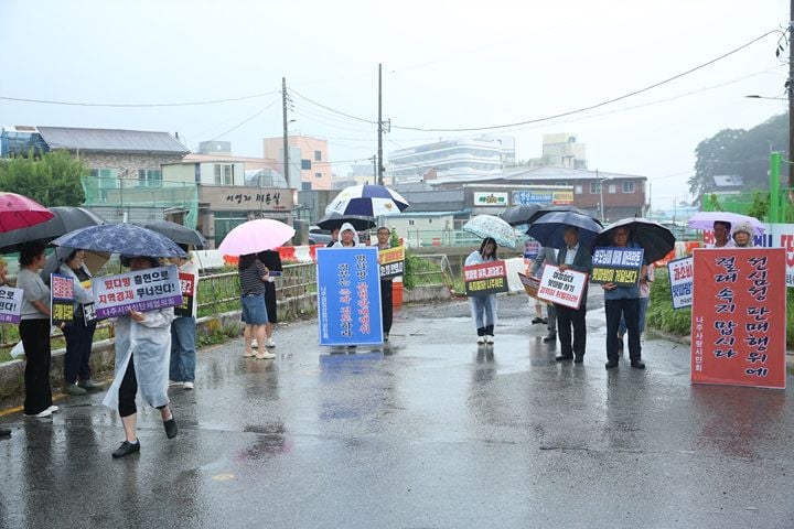 상인회와 시민단체가 건전소비 캠페인을 실시하고 있다 ⓒ나주시