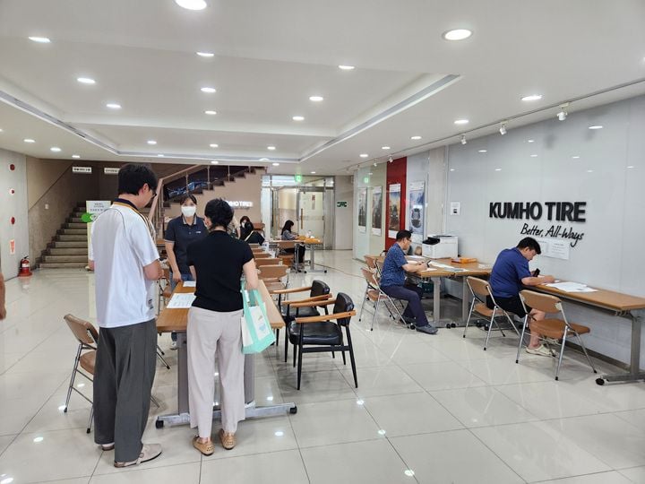금호타이어 광주공장 복지동 1층에 마련된 접수처 ⓒ금호타이어