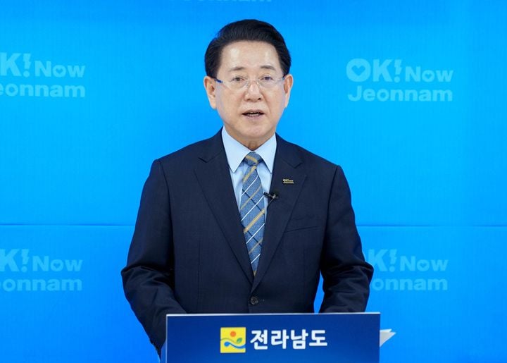 13일 전남도 중앙협력본부 서울사무소에서 전남 핵심현안 국정과제 반영 관련 브리핑을 하고 있는 김영록 지사 ⓒ전라남도