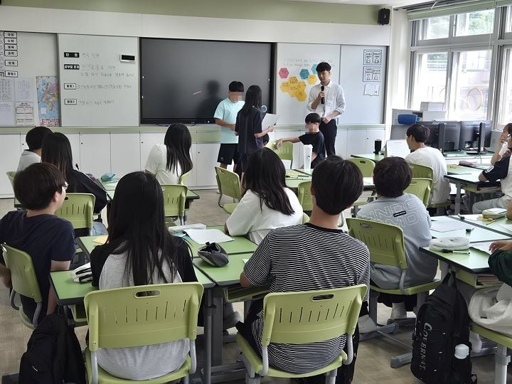 ▲3일 성황초등학교에서 열린 ‘자기 존중을 위한 거절하기 대화법’수업에서 학생들이 활동에 참여하고 있다.ⓒ전남교육청