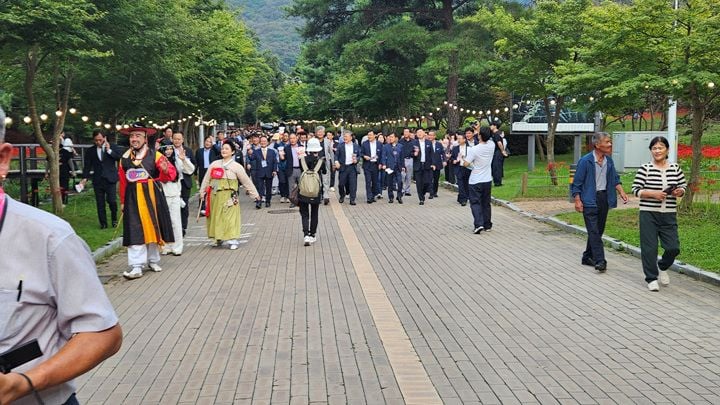영광불갑산상사화축제, 38만 명 몰려…가을 대표 꽃축제로 자리매김