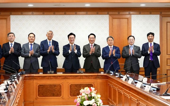 강기정 시장, 한중 지사·성장 회의에 앞서 정부서울청사에서 유정복 인천광역시장, 양완밍 중국인민대외우호협회장 등과김민석 국무총리 예방 ⓒ광주광역시