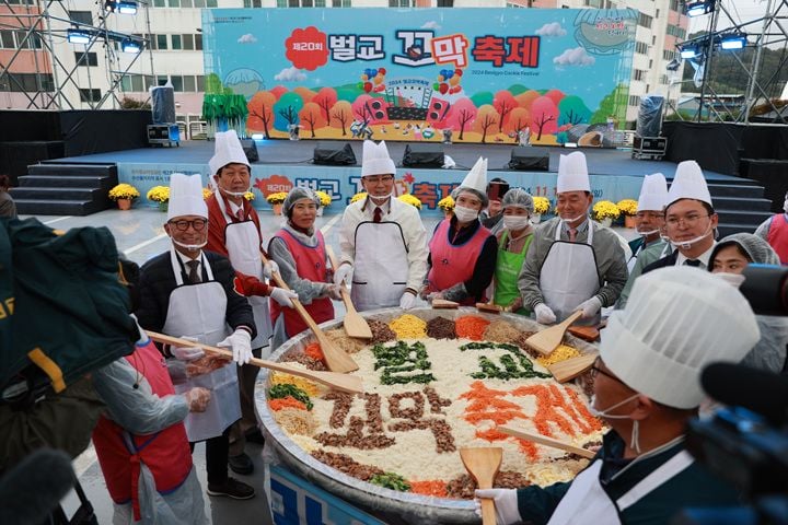 제20회 벌교꼬막축제 꼬막 비빔밥 만들기 현장 ⓒ보성군
