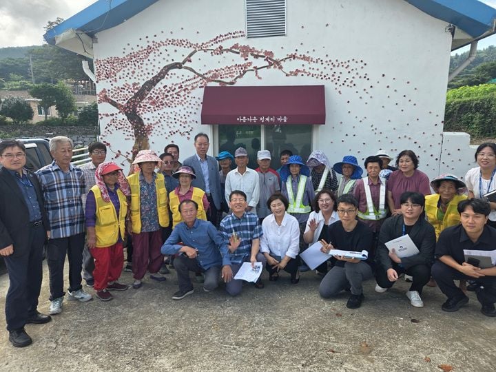 청산면 청계마을 벽화 그리기 ⓒ완도군