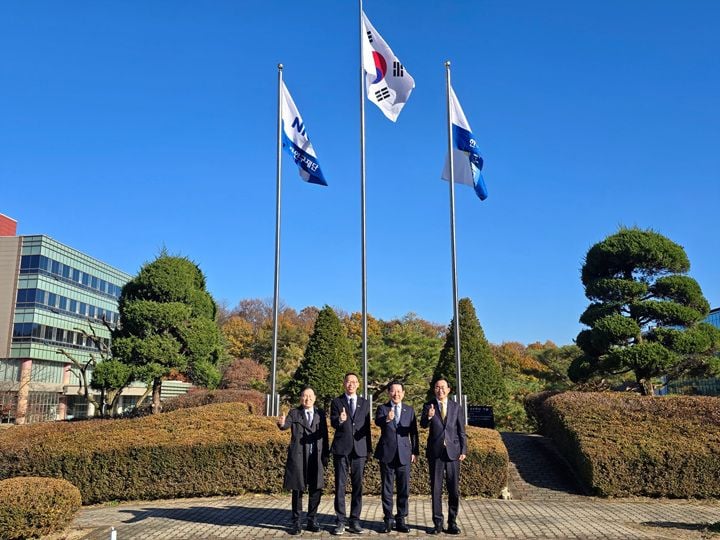 왼쪽부터) 정현구 전남도 에너지산업국장, 윤진호 전남도 기획조정실장, 김영록 전남도지사, 윤병태 나주시장 ⓒ나주시