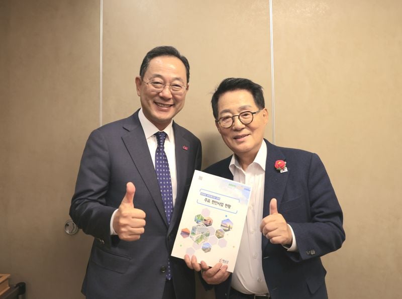 박지원 의원과 함께한 명현관 군수(왼쪽)   ⓒ해남군