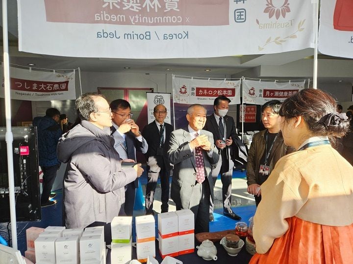 보성군이 일본 ‘제22회 쓰시마 홍차 서밋’에 한국 지자체 최초로 공식 초청돼 참가했다. 보성은 홍차·말차 등 신시장 전략을 발표하며 글로벌 차산업 교류와 국제 경쟁력 강화에 나섰다.