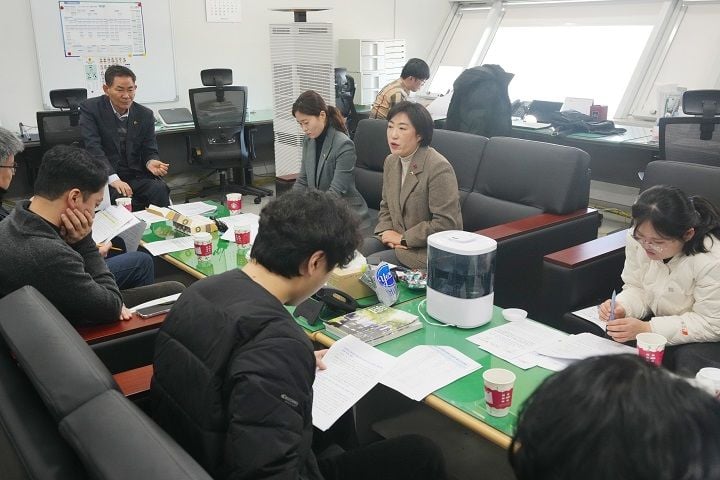 광주시의회가 2025년 ‘진심 의회’ 기치 아래 7년 연속 전국 우수조례 수상, AI 실증도시 특별위 출범, 국회예산정책처 협약 등 입법·재정 역량을 선도하며 시민 체감형 의정활동을 펼쳤다.