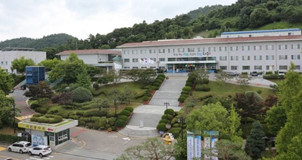 윤병태 나주시장이 당비 대납 의혹 보도에 대해 사실무근이라며 강력한 법적 대응을 예고했다.