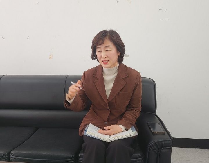 황경아 남구의원이 남구 행정을 바라보는 문제 인식과 운영 방향을 밝혔다. 돌봄·여성 고용·행정 운영을 구조적으로 진단하며 “정책은 체감의 문제”라고 강조했다.