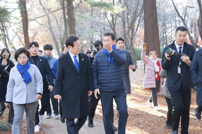 탄핵 표결을 앞두고 국회 경내를 돌아보는 이재명 당대표, 신정훈 위원장 ⓒ의원실