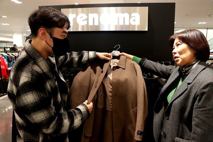 광주신세계가 겨울 인기 패션·스포츠 브랜드를 한자리에 모은 클리어런스전을 개최한다. 노이어·컬럼비아 등 주요 브랜드 상품을 최대 70% 할인된 가격에 만나볼 수 있다.ⓒ신세계