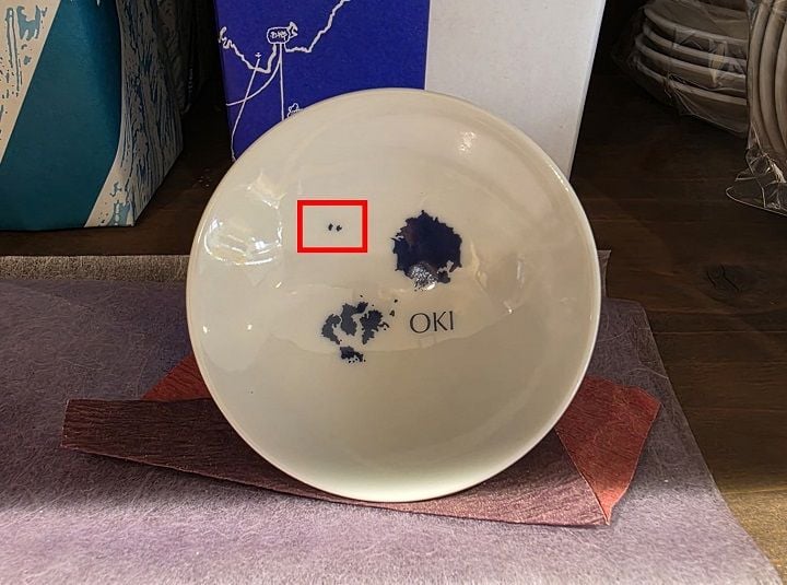 일본 시마네현 오키섬에서 독도를 일본 영토로 표기한 기념품이 판매되며 논란이 확산되고 있다. 전시를 넘어 관광상품까지 확장된 일본의 독도 왜곡 전략이 도마에 올랐다.