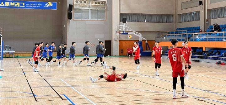 강진군의 2026년 동계 전지훈련이 체류형 구조로 정착되며 지역경제에 활력을 불어넣고 있다. 340개 팀 방문이 예상되는 가운데 스포츠와 관광을 연계한 겨울 비수기 극복 모델로 주목받고 있다.ⓒ강진군