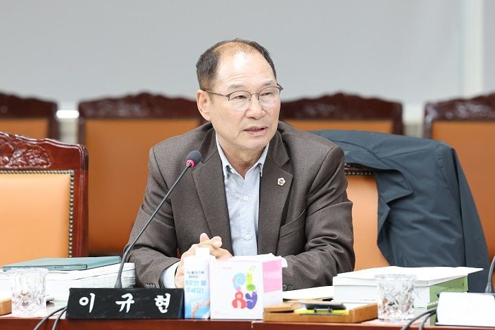 이규현 전남도의원이 광주·전남 개발제한구역(그린벨트) 제도의 현실 반영 필요성을 제기했다. 취락지구 확대 등 제도 개선과 법령 개정을 통해 지역 발전 기반을 마련해야 한다고 강조했다.