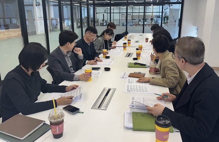 전남광주교육행정통합추진단과 광주전남교육행정통합실무준비단이 12일 나주에서 전남·광주 교육행정통합 관련 업무 추진 방향을 논의하고 있다.