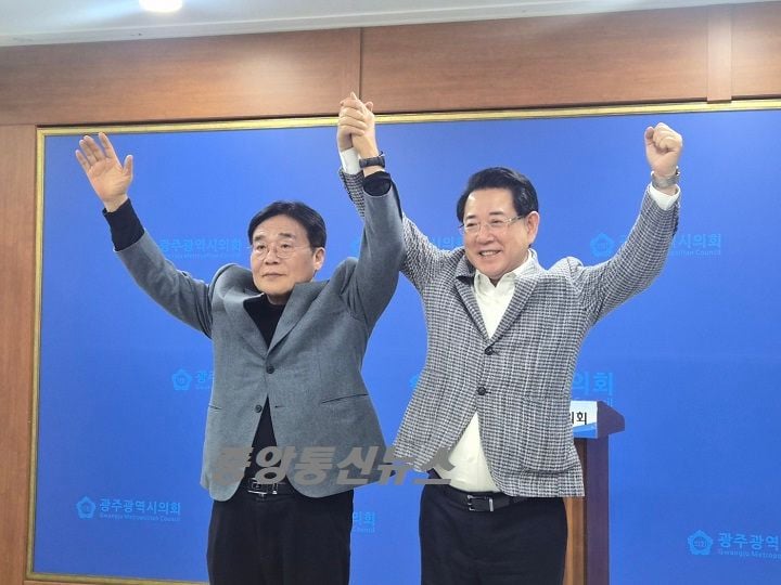 이병훈 전 의원이 김영록 전남지사 예비후보 지지를 선언하고 선대위원장으로 합류했다. 전남·광주 통합특별시장 선거 구도에 변화가 예상되며, 통합 이후 갈등 관리와 행정 안정성이 핵심 쟁점으로 부상하고 있다.