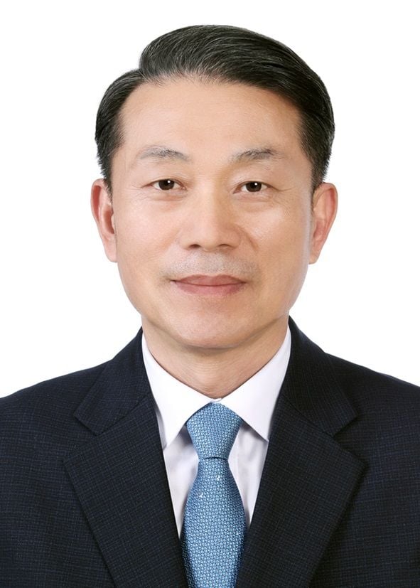 이재태 나주시장 예비후보가 1.2조 규모 에너지연금 로드맵을 공개했다. 태양광 발전 수익을 시민에게 배당하고 지역화폐 5000억 순환경제로 골목상권과 지역경제 활성화를 추진한다.