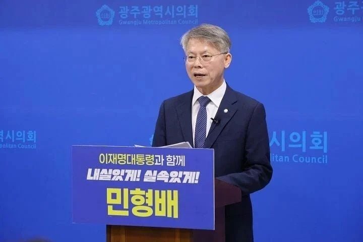 민형배 의원이 광양을 글로벌 경제도시로 육성하는 비전을 발표했다. 스마트항만, 수소·이차전지 산업 전환, 청년 정착 정책을 통해 남해안 핵심 성장거점 구축을 제시했다.  