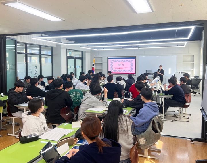 명문고 육성 지원사업의 심화수업을 듣고 있는 보성고 학생들 ⓒ보성군