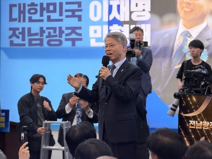 민형배 후보가 광주전남특별시장 민주당 경선에서 승리했다. 15일 광주시의회 전남도의회 순천시의회에서 권역별 기자회견을 열고 향후 계획을 발표할 예정이다.