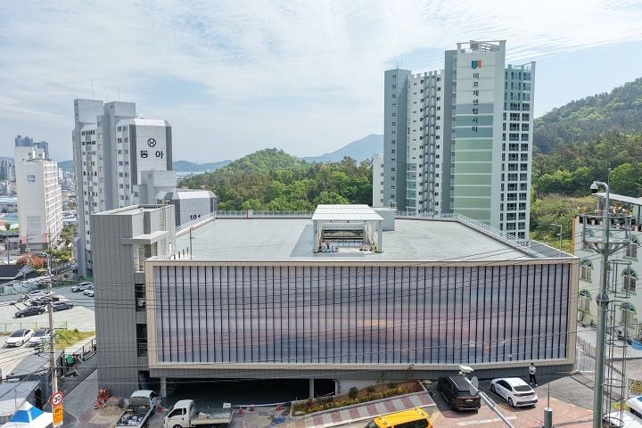 행복 충전소 주차 타워 전경  완도군 제공