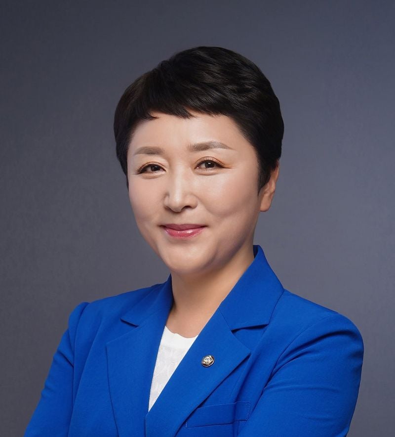전진숙 더불어민주당 의원이 스타벅스의 5·18 기념일 프로모션 논란과 관련해 역사 인식 문제를 제기하며 기획·검수 과정 공개와 재발방지 대책 마련을 요구했다.