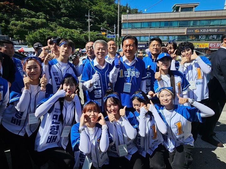 민형배 더불어민주당 전남광주통합특별시장 후보가 완도·무안·목포 서남권 유세에서 전복산업, 군공항, 균형통합 구상을 강조했다.