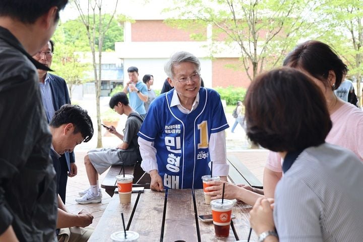 민형배 전남광주통합특별시장 후보가 대전 한화공장 폭발 사고 소식을 접한 뒤 광주송정역 합동유세와 장성 퇴근길 유세를 취소했다. 캠프제공