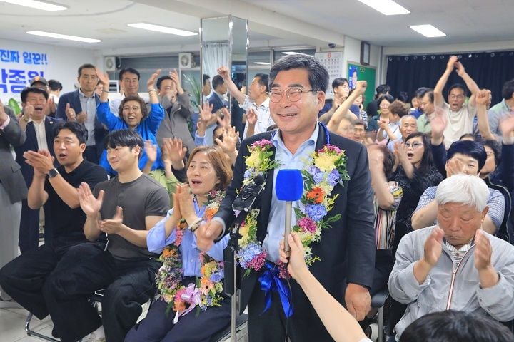 박종원 더불어민주당 후보가 담양군수에 당선됐다. 박 당선인은 예산 1조 원 시대, 전남광주통합 대응 TF, AI·농업·관광 중심의 담양 주도 성장을 핵심 과제로 제시했다.