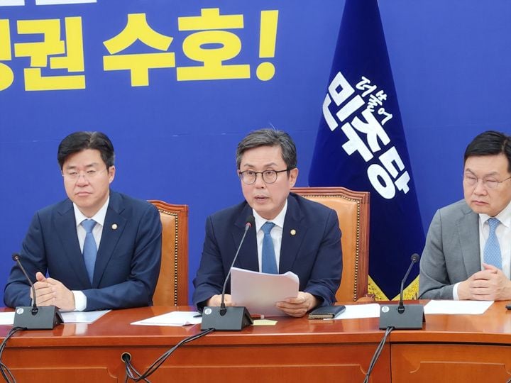 안도걸 의원이 광주·전남 반도체 투자를 정쟁화하는 여당의 비판을 반박했다. 호남을 중장기 전략 기지로 육성해 반도체 공급망을 확장하고 입법 지원에 나설 것을 천명했다.