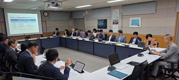 광주시교육청이 7월 1일 전남광주통합특별시교육청 출범에 대비해 긴급 점검 회의를 열었다