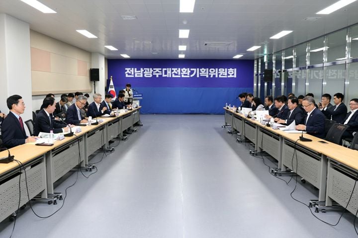 고흥군 ‘고흥형 영농형 태양광 개발사업’이 전남광주통합특별시 제1호 출자사업으로 지정되어 우주산단 RE100 전력 공급과 군민 기본소득 재원 마련에 나섭니다
