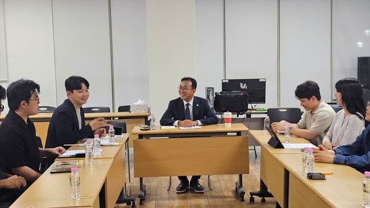 서영학 여수시장 당선인이 청년정책협의체와 간담회를 갖고 청년 자율예산제, 공유오피스 등 정책 제안을 검토하며 시정 파트너십 구축을 약속했다