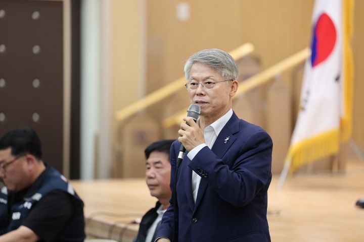 전남광주대전환기획위원회가 노동 분야 간담회를 개최했다. 민형배 당선인은 고용안정과 플랫폼·이주노동자 보호, 노동국 신설 제안을 검토해 통합특별시 정책에 반영하겠다고 밝혔다