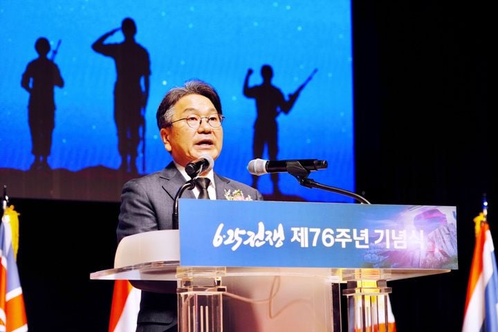 광주시가 6·25전쟁 제76주년 기념식을 열고 참전용사를 추모했다. 시는 상무시민공원 참전기념탑 건립과 참전수당 인상 등 보훈 예우를 한층 강화할 방침이다.