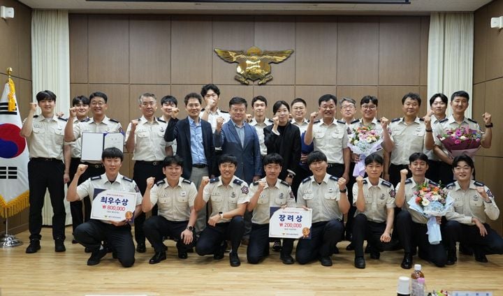 광주소방안전본부가 개최한 제38회 119소방정책 연구논문 발표대회에서 기후 위기 대응 소방용수 확보 방안을 제시한 남부소방서가 1위를 차지해 9월 전국 대회에 출전한다