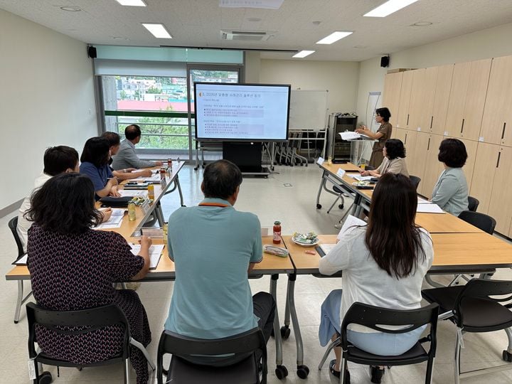무안군치매안심센터가 치매사업관리위원회를 열고 환자 11명의 맞춤형 사례관리를 심의했다