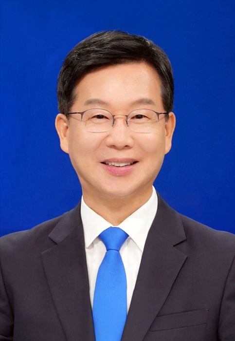 박병규 광산구청장이 취임하며 ‘연결도시 광산’을 선포했다. 박 청장은 광주송정역 중심의 경제거점 육성, 첨단산업 연결, 광산형 통합돌봄을 통해 실질적인 성장을 이끌겠다고 밝혔다.ㅊ