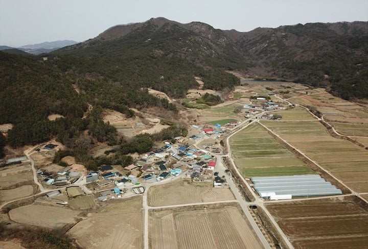 함평군 손불면 장재·호암마을이 2027년 취약지역 생활여건 개조사업 공모에 선정돼 21억 원을 확보했다