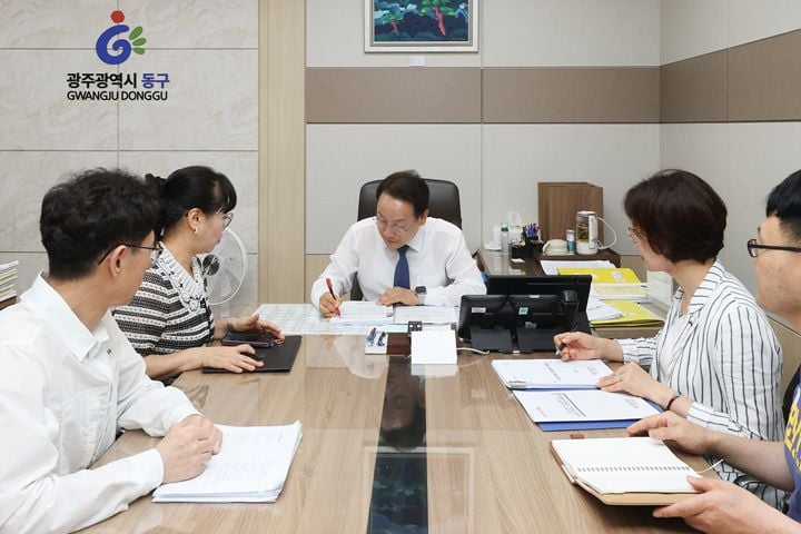 임택 동구청장이 민선 9기 1호 안건으로 ‘AI 중심 경제도시 대전환 계획’을 결재했다. 동구는 AI 헬스케어 밸리 조성과 데이터 플랫폼 구축을 통해 미래 성장동력을 확보할 계획이다