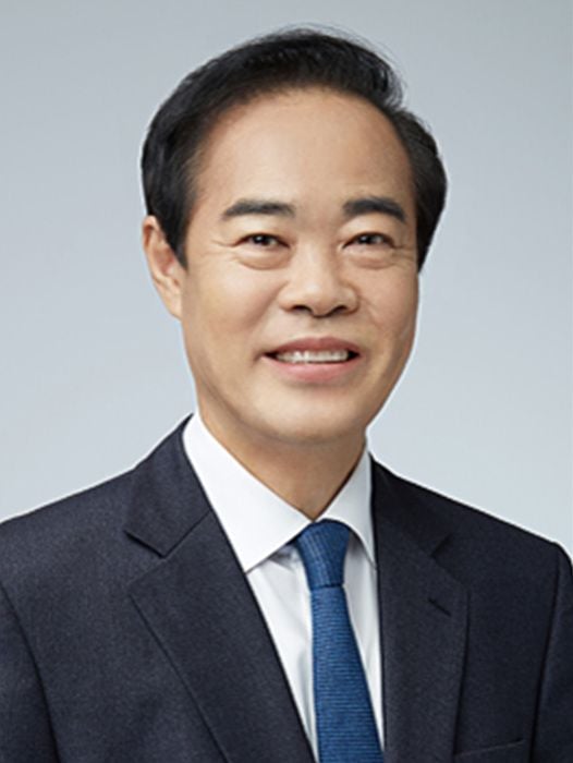 홍기월 의원이 초대 전남광주통합특별시의회 문화관광체육위원장으로 선출됐다. 홍 위원장은 광주와 전남의 자원을 융합해 글로벌 체류형 관광 메가시티를 완성하겠다고 확약했다